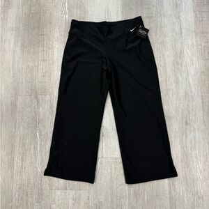 Nike Dri-Fit Black Straight Leg Capri - Size M